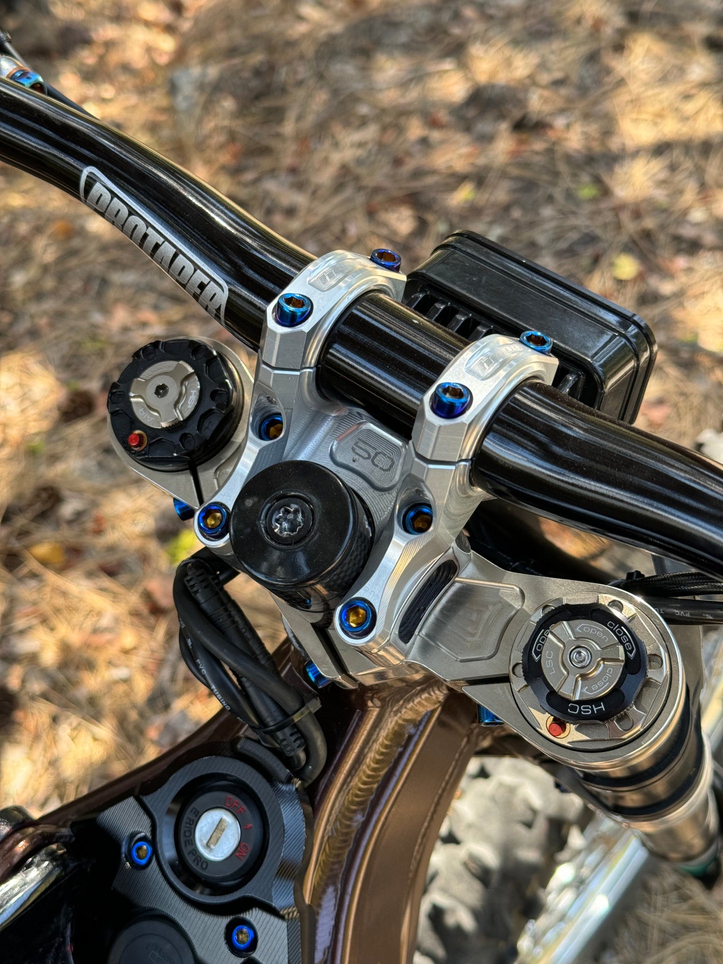 Direct stem riser mount bolts